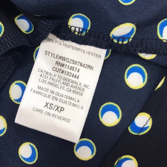 Pleione Sleeveless Blouse - Picture 5 of 6